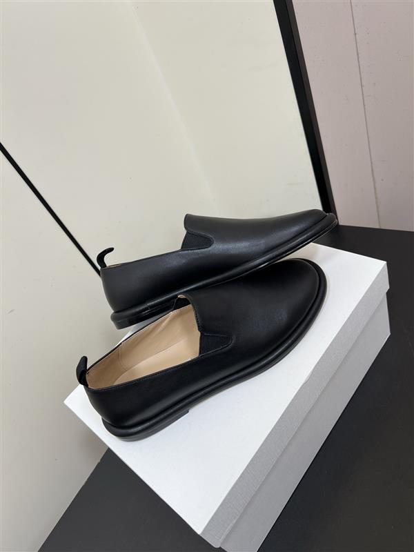 2025112812814603 290